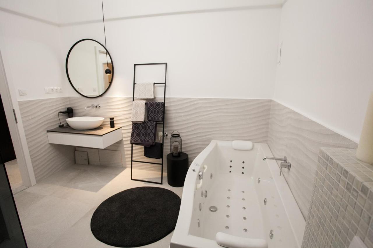 Real Delux Apartment Next To Gozsdu & Synagogue Budapest Ngoại thất bức ảnh
