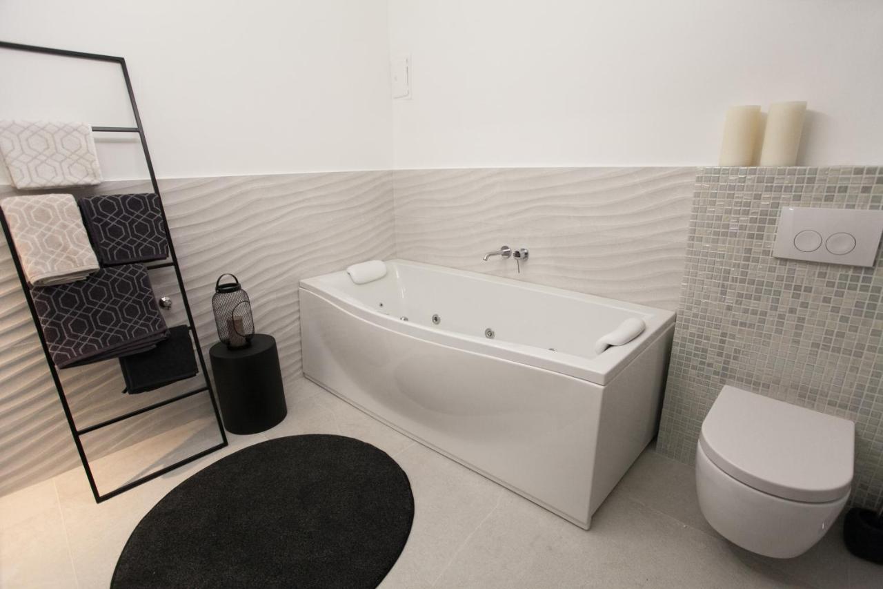 Real Delux Apartment Next To Gozsdu & Synagogue Budapest Ngoại thất bức ảnh